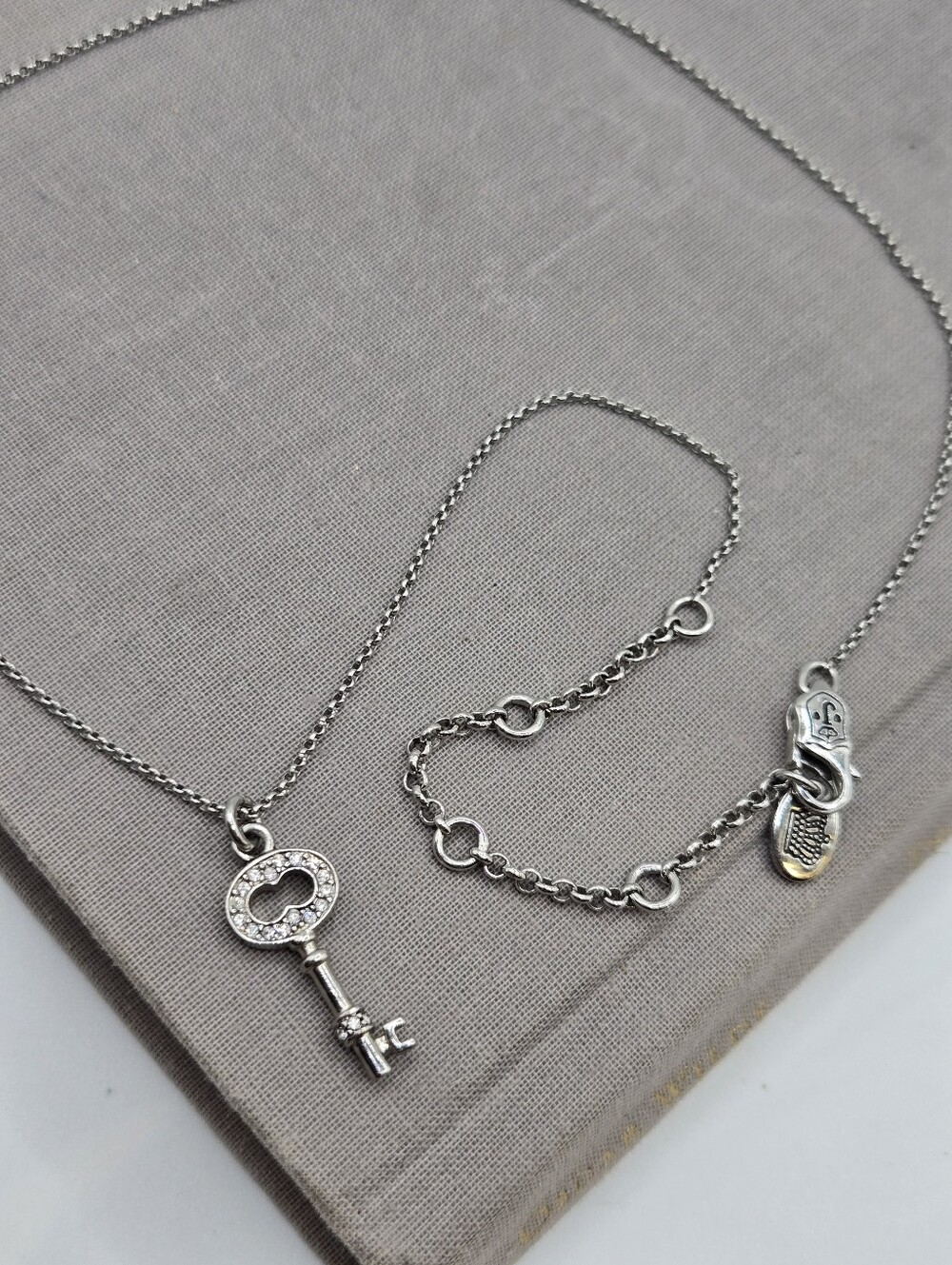 JUICY COUTURE Dainty Silver Chain Necklace Key Pendant Rhinestones McBling 18"